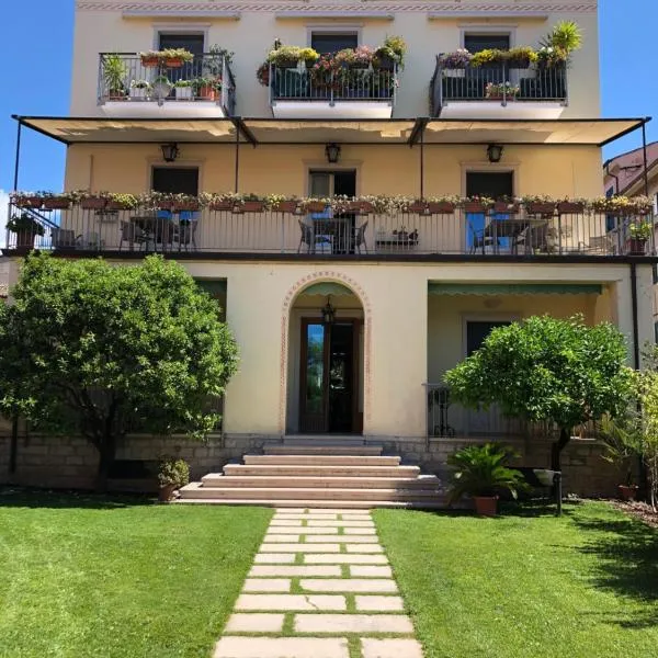 B&B Villa Dall'Agnola，位于加尔达的酒店