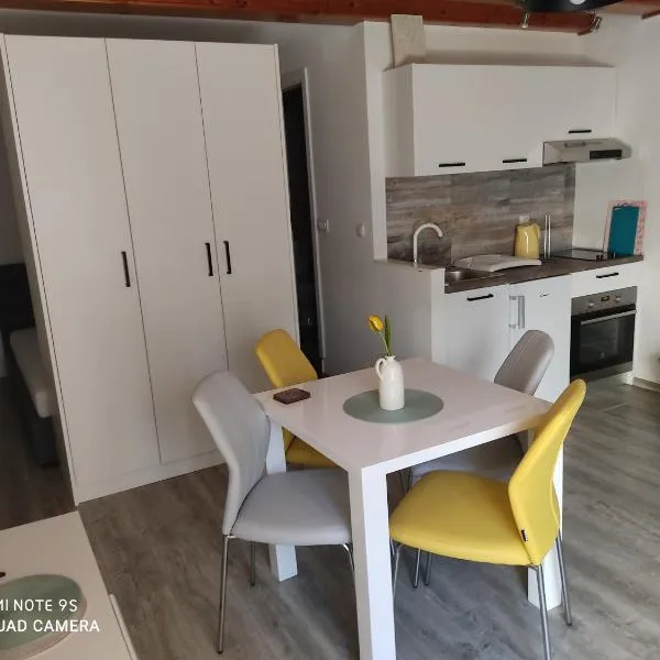 FINA M Studio Apartman，位于卡利的酒店