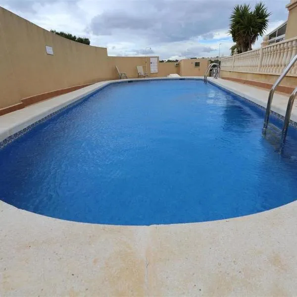 Maison de vacances de 3 chambres à Orihuela Costa - Torrevieja !，位于奥里韦拉的酒店