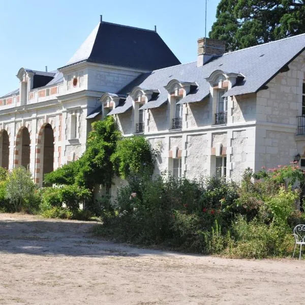 La Terrasse de L'Orangerie du Château - Art Nouveau - GITE 2 Personnes，位于阿洛讷河畔布兰的酒店
