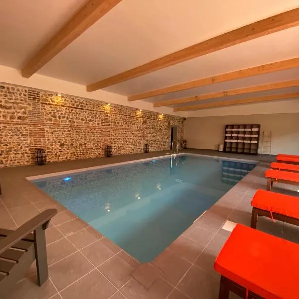 Hôtel-Spa-Piscine Le Petit Castel Beuzeville-Honfleur，位于布尔维勒的酒店