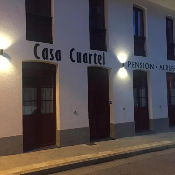 Albergue Casa Cuartel，位于圣埃乌拉利亚德奥斯科斯的酒店