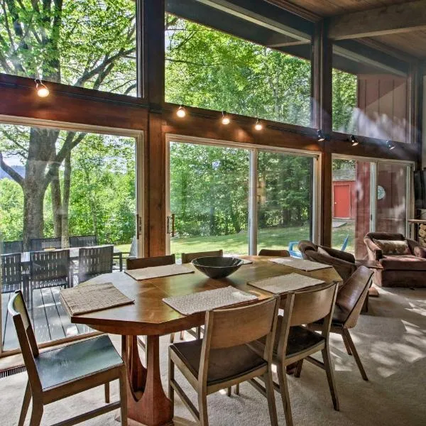 Family-Friendly Glen Home with White Mountain Views!，位于格伦的酒店