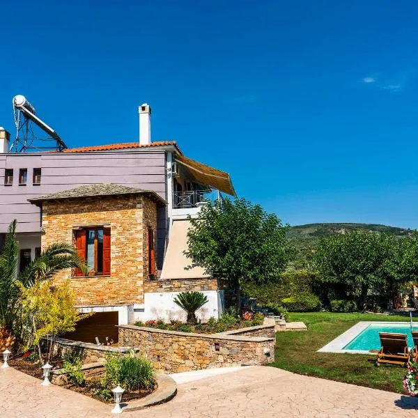 Chariklia's House with private pool，位于Káto Lekhónia的酒店