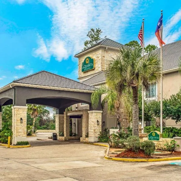 La Quinta Inn & Suite Kingwood Houston IAH Airport 53200，位于New Caney的酒店
