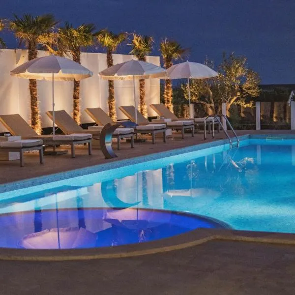 Luxury Apartments White Villa Violeta，位于曼德雷的酒店