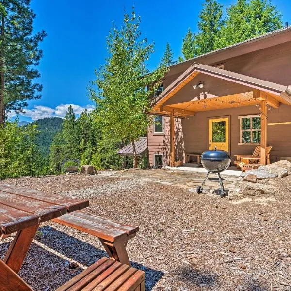 Private Leavenworth Cabin with Mtn Views and Fire Pit，位于莱文沃思的酒店