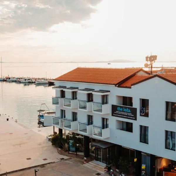 the Loža - seaside festival hotel，位于Veliki Alan的酒店