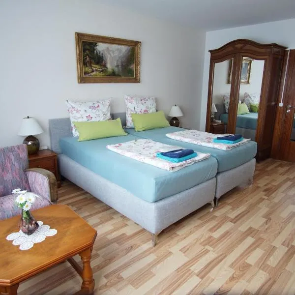 Ferienwohnung - Am Stadtgarten，位于萨尔路易斯的酒店
