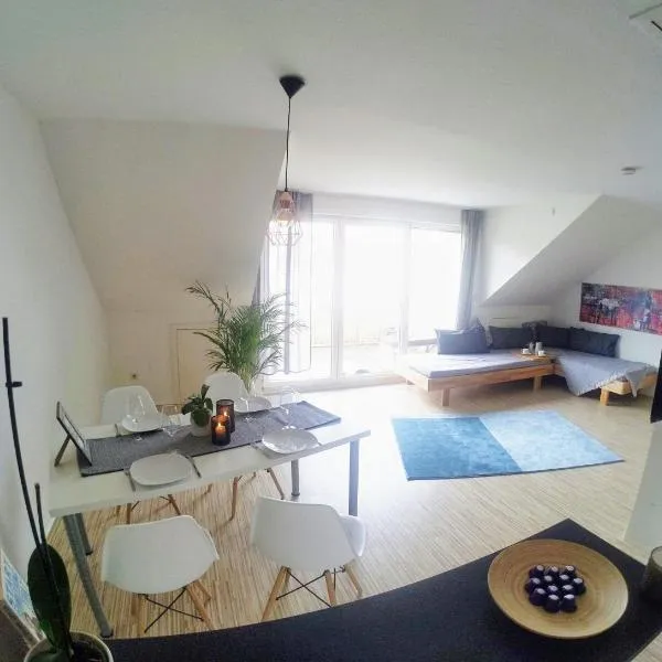 Über den Dächern von Kirchheim, Modernes Apartment，位于泰克山下基尔夏伊姆的酒店