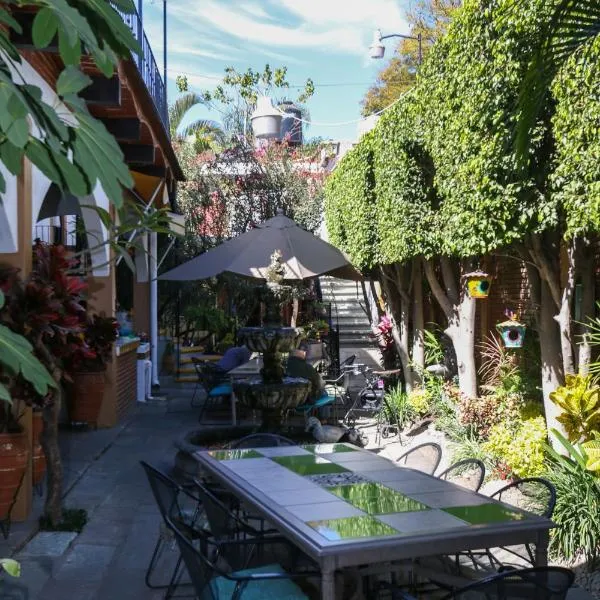 Las Mariposas Hotel & Studios，位于Santa María del Tule的酒店