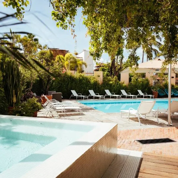 San Trópico Boutique Hotel & Peaceful Escape，位于Colomo的酒店