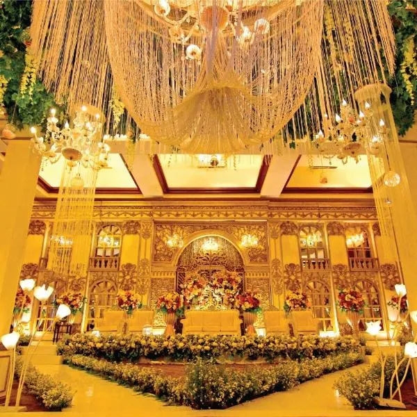 Hermes Palace Hotel Banda Aceh，位于Geutieue的酒店