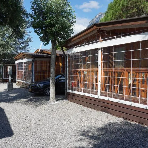 VAKANTIEHUIS CASASdeCASPER - Camping Italië，位于Carlazzo的酒店