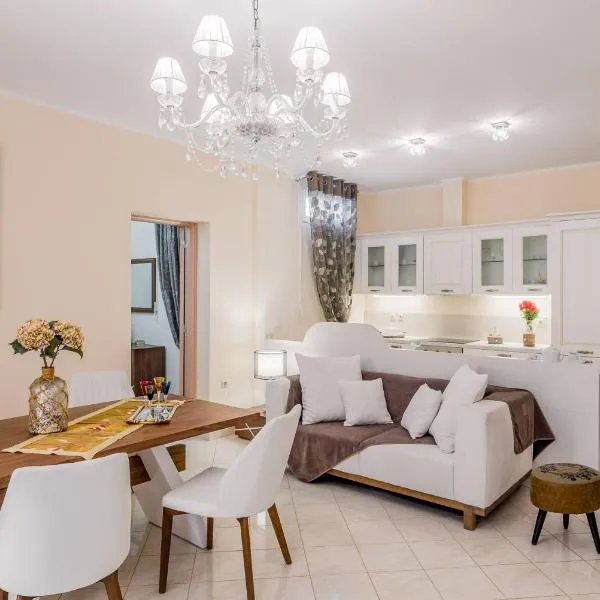 Faidra Luxury Apartment，位于Flóka的酒店