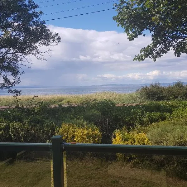 Sea views, fabulous modern lodge，位于塞顿港的酒店