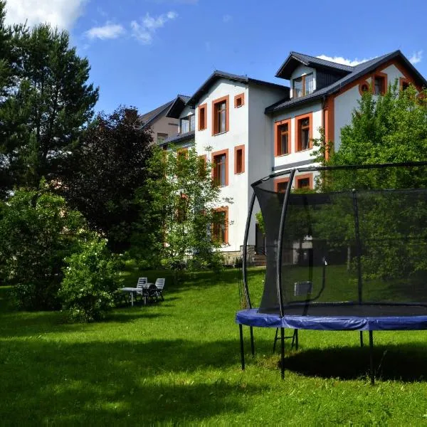 Apartmány Irisis，位于Chvaleč的酒店