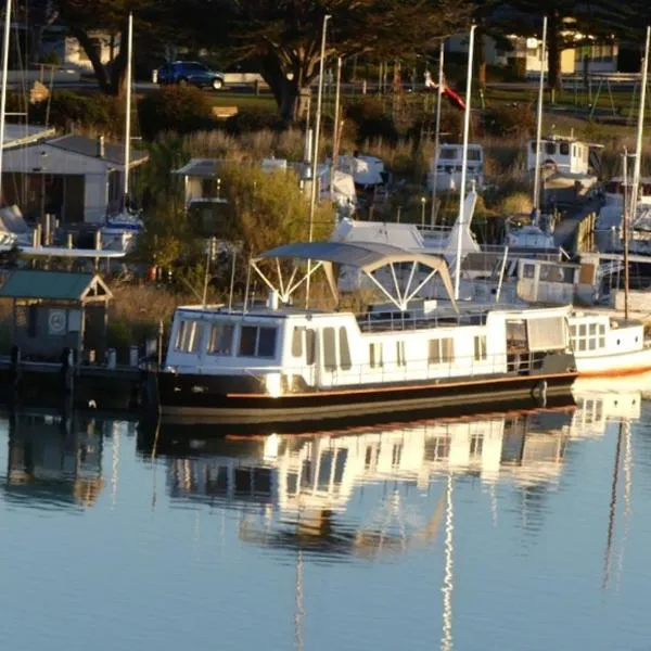 Swamp Fox luxury 2BR Dutch Barge，位于古尔瓦的酒店