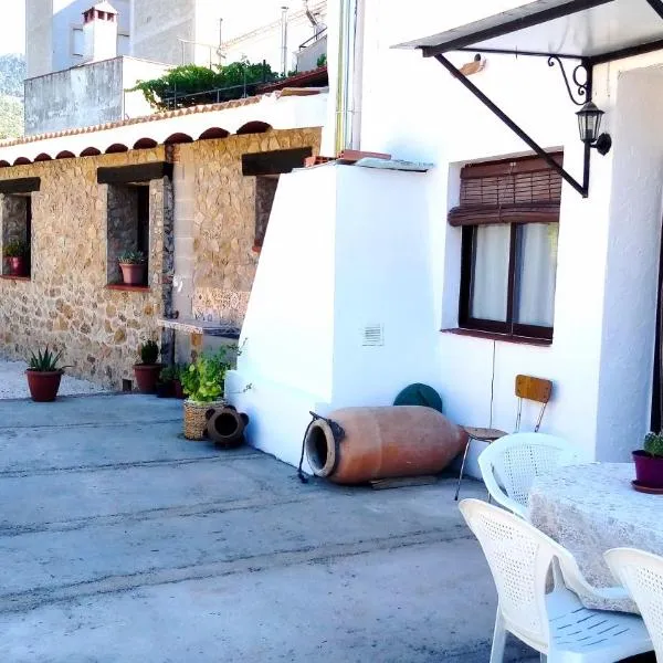 Casa Rural Los Nietos，位于Villarrodrigo的酒店