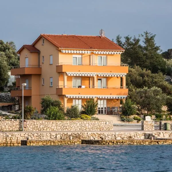 Apartmani Maslina，位于Tovrnele的酒店