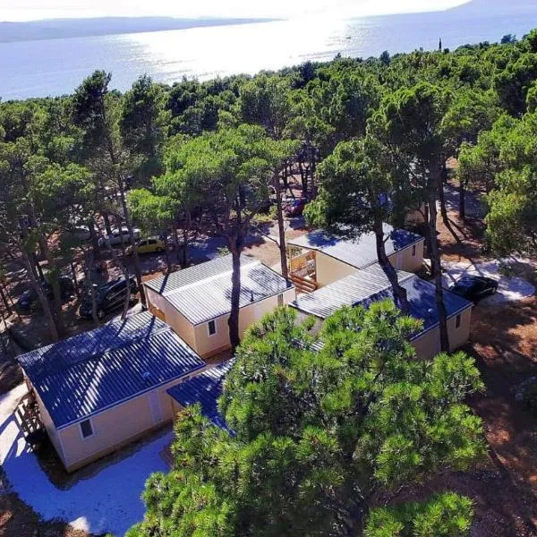 Mobile Homes Sara - Camping Baško Polje , Adriatic , Dalmatia，位于伊莫茨基的酒店