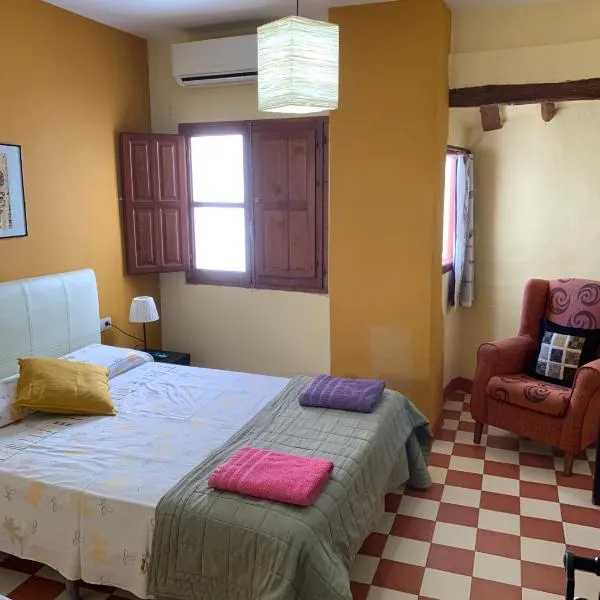 Casa Rural Hotel La Placeta AYORA，位于Teresa de Cofrentes的酒店