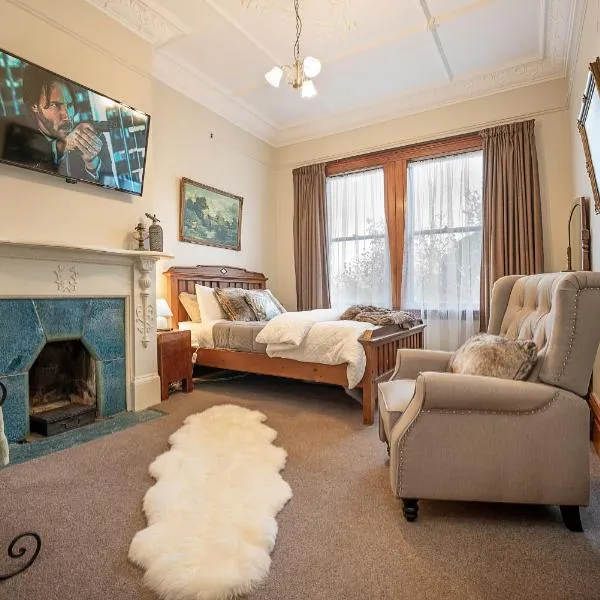 The Fern & Thistle Luxury Accommodation- Drinks, Hotpool, Sauna,位于巴尔克拉萨的酒店