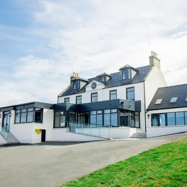 The Knowes Hotel & Restaurant，位于Macduff的酒店