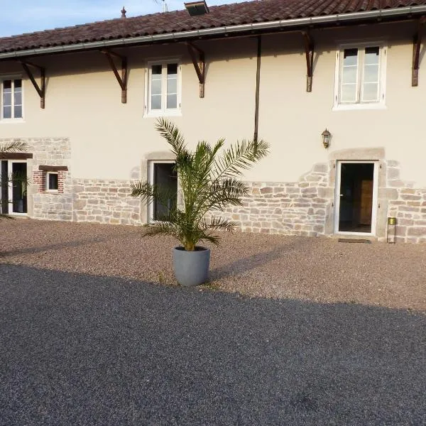 Gites Domaine de la Rochere，位于Domsure的酒店