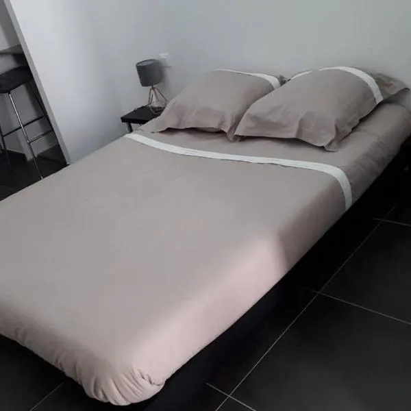 Logement neuf de 40 m², équipé et confortable，位于Croix-Chapeau的酒店
