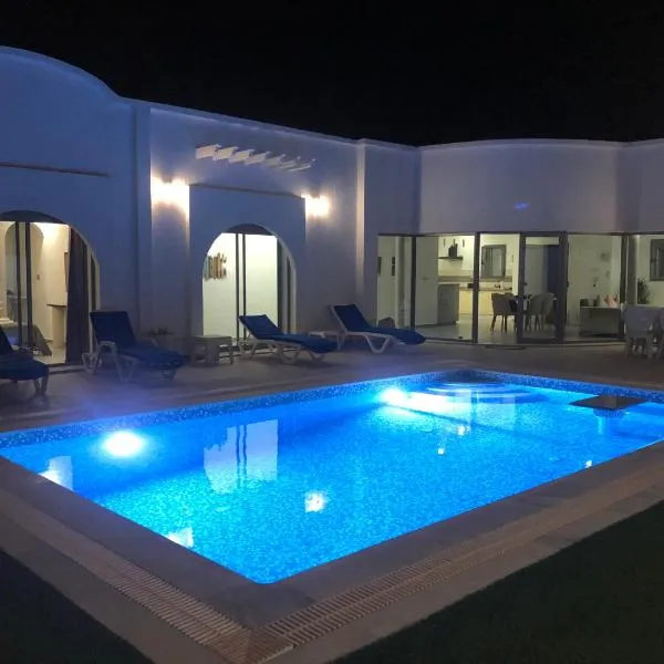 VILLA NOUR DJERBA plain pied haut de gamme piscine proche de la plage，位于桑戈的酒店