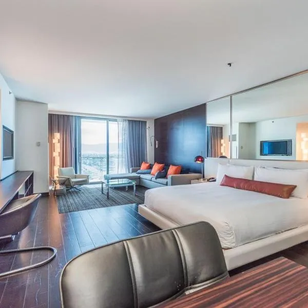 Beautiful High Rise Condo-307，位于拉斯维加斯的酒店