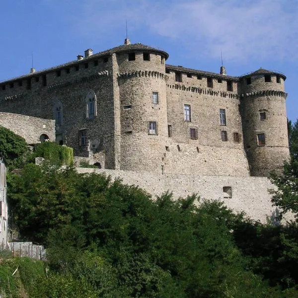 Castello Di Compiano Hotel Relais Museum，位于Tornolo的酒店