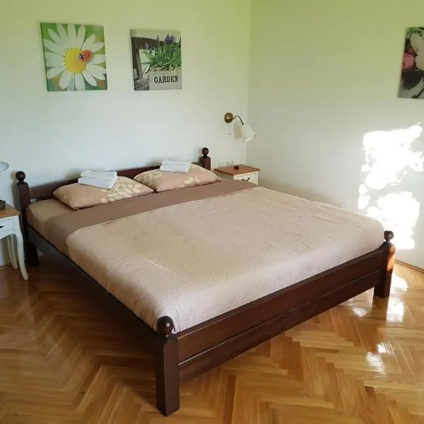 Apartment Alemina 3min away from center，位于Ćoralići的酒店