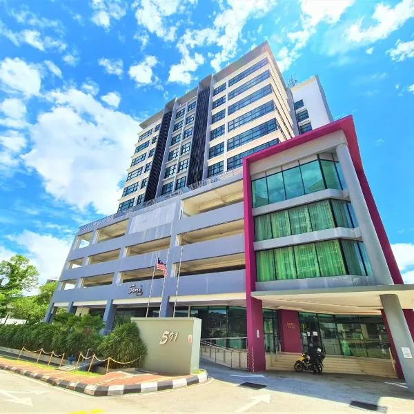 奈科斯商务套房酒店，位于Kampong Batu Sembilan的酒店