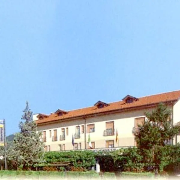 达乔瓦尼餐厅&旅馆，位于阿尔门诺－圣萨尔瓦托雷的酒店