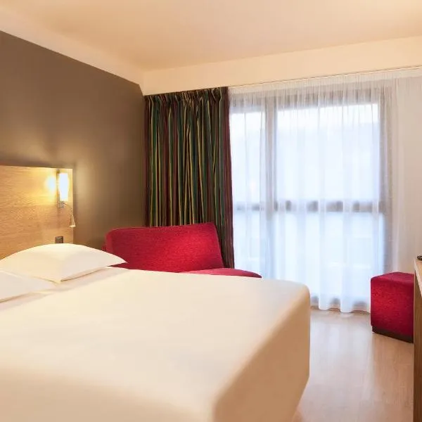 坎佩尔中心大洋洲艾思格尔酒店，位于坎佩尔的酒店