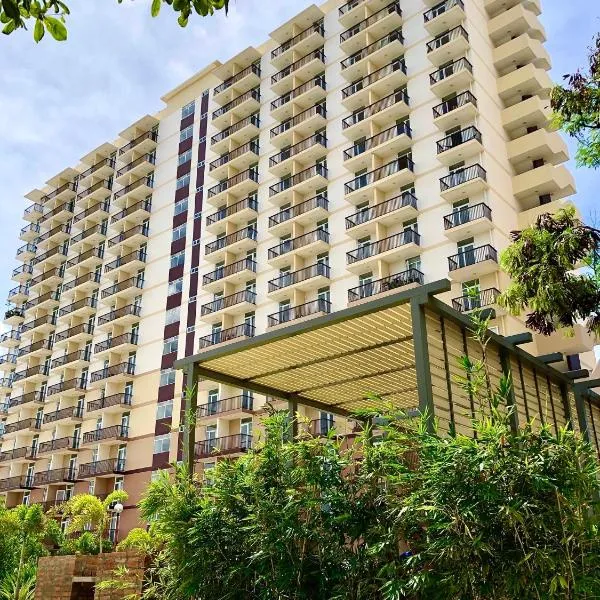 Condo w/ Balcony Near Mactan International Airport，位于麦克坦的酒店