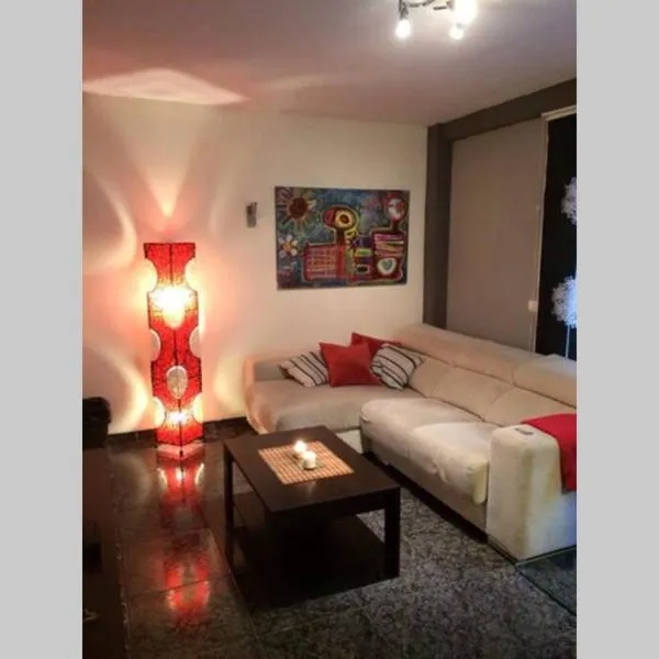 Cosy two-bedroom apartment in the centre of El Médano，位于厄尔梅达诺的酒店