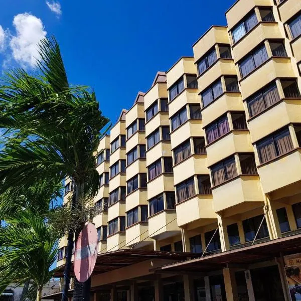 水晶大酒店，位于Kampong Ganding的酒店