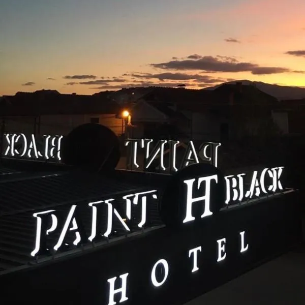 Paint It Black Hotel & Spa，位于Stojakovo的酒店