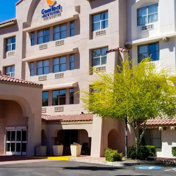 Comfort Inn & Suites Tempe Phoenix Sky Harbor Airport，位于坦培的酒店