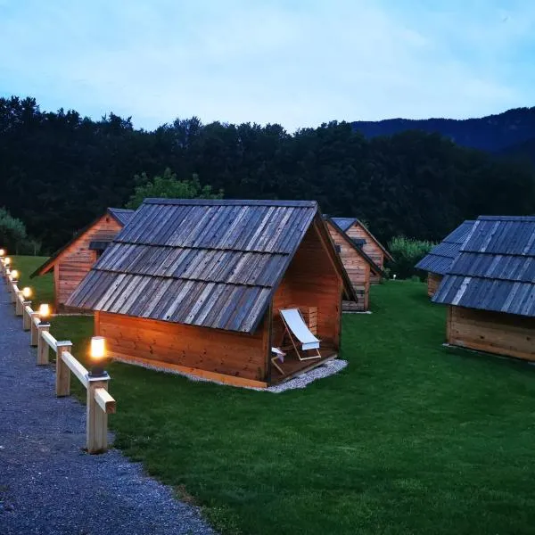 Small wooden houses and Apartments Zgornja Dobrava，位于Križe的酒店