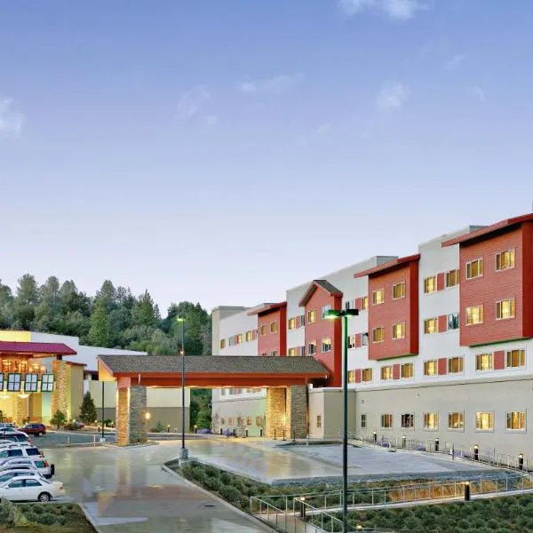 黑橡树度假酒店，位于Tuolumne的酒店