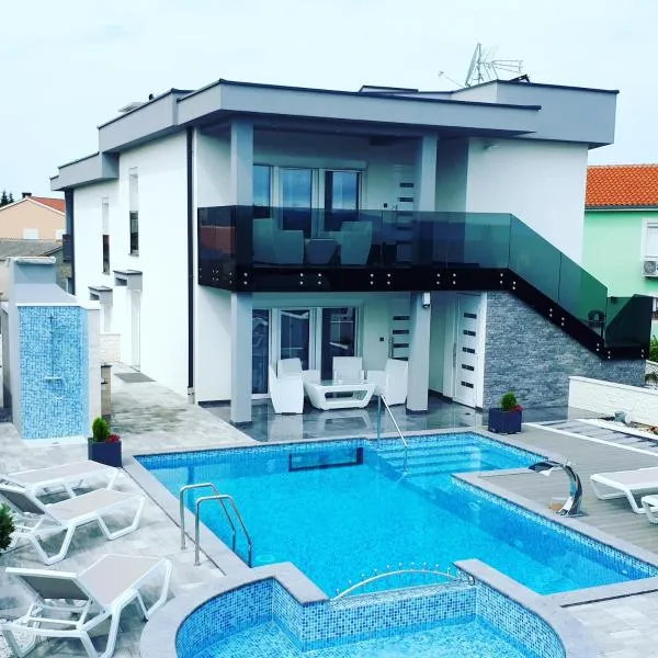 LUXURY VILLA BEGANOVIC-VRH，位于弗尔的酒店