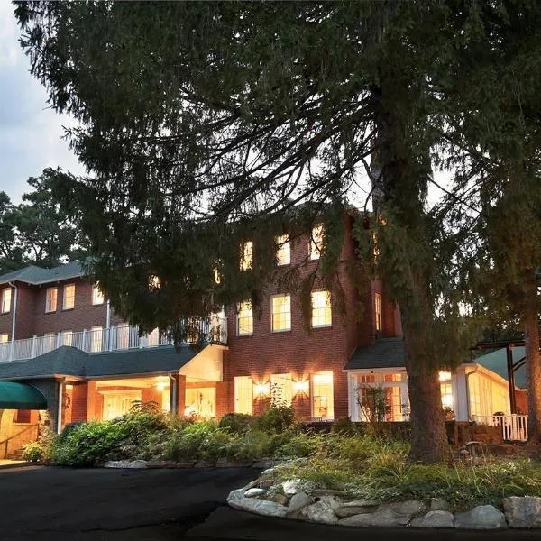 The Monte Vista Hotel，位于Lake Lure Mountain Estates的酒店