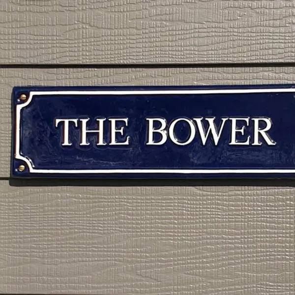 The Bower@ Kings Cottage，位于Uralla的酒店