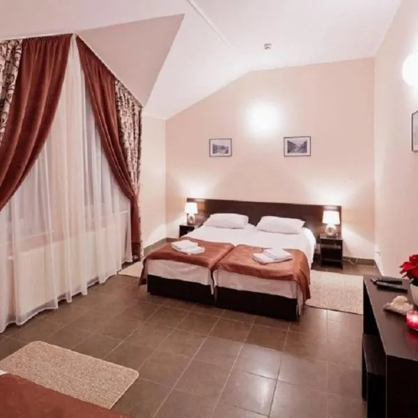 Sleeping hotel，位于Novyy Yarychiv的酒店