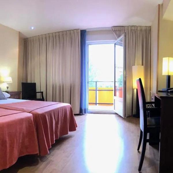 HOTEL V.CIUDAD，位于Campillo de Aranda的酒店