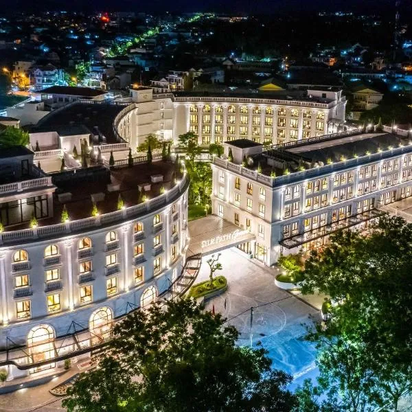 Silk Path Grand Hue Hotel，位于顺化的酒店